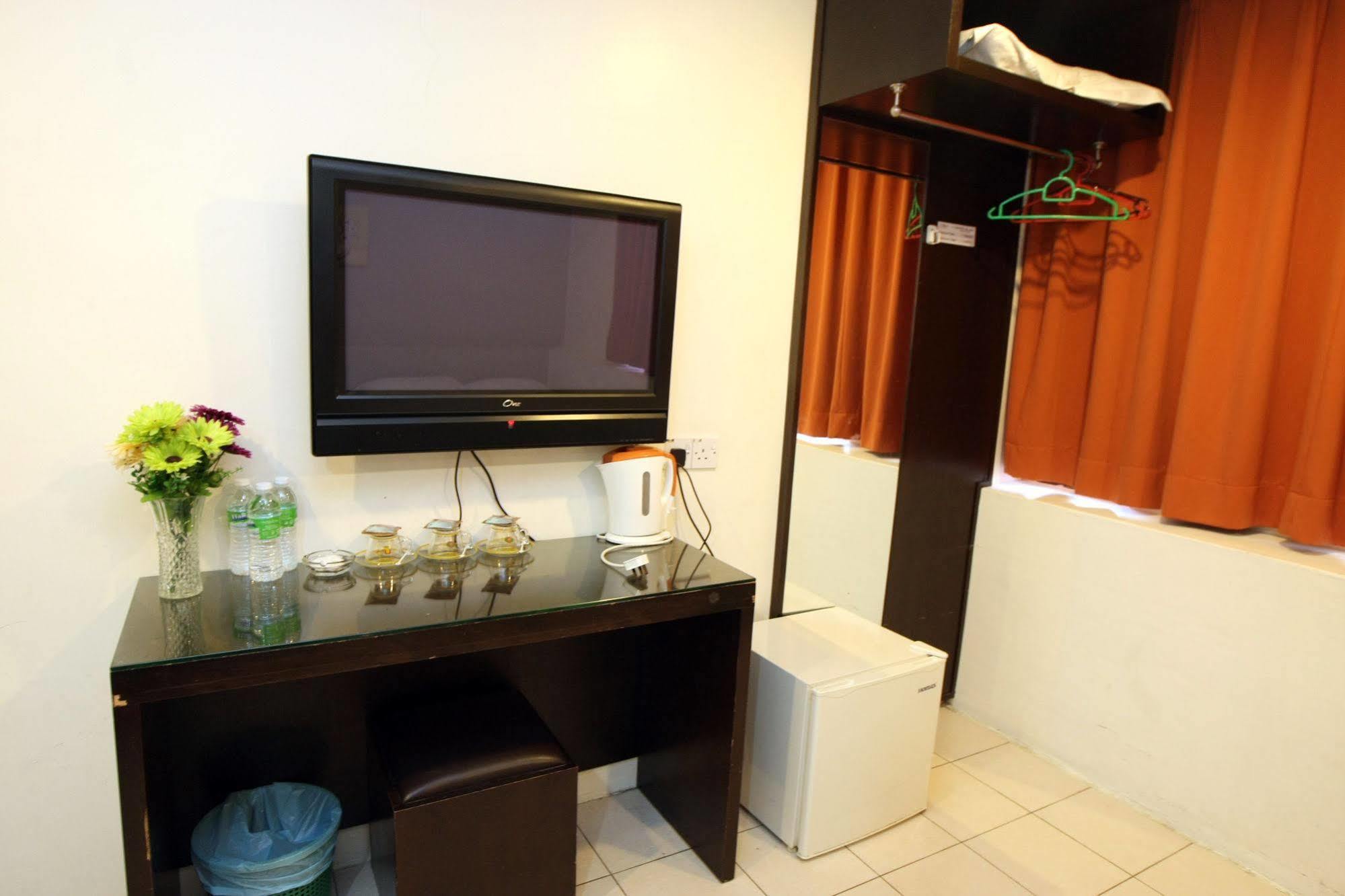 โรงแรมอัพทาวน์ คาจาง กาจัง ภายนอก รูปภาพ