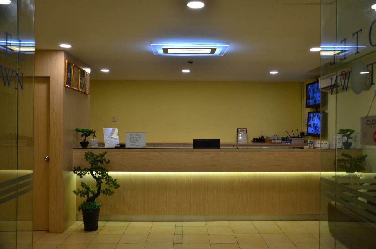 โรงแรมอัพทาวน์ คาจาง กาจัง ภายนอก รูปภาพ
